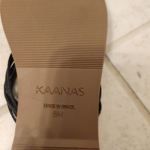 Kaanas Strappy Flat Sandals Black Womens Size 6M - Picture 3 of 3